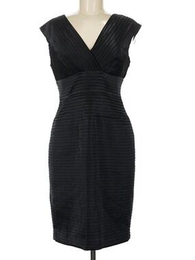 Adrianna Papell Classic Black V-Neck Pleated Dress 8 Medium M Excellent